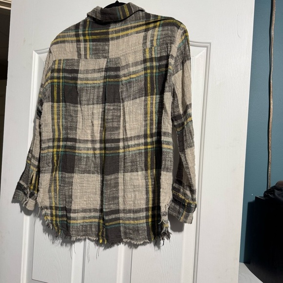 La Miel Oversized Button Down Long Sleeve Shirt Plaid Fringe Hem Size Small - Picture 7 of 12